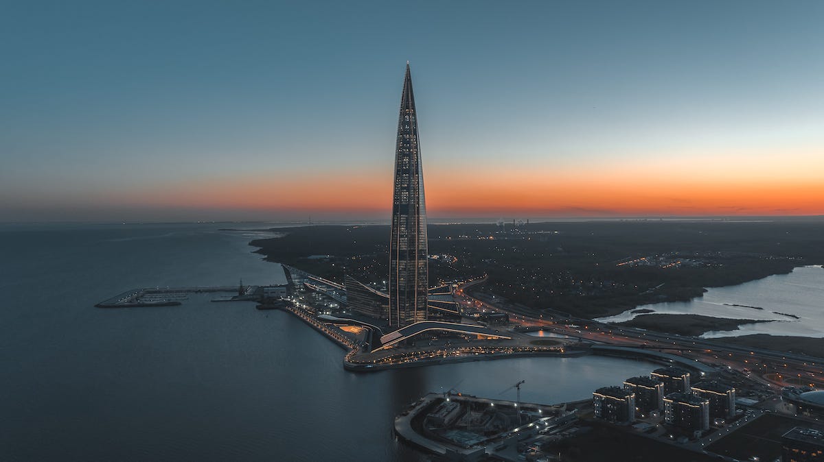 высокое здание в санкт петербурге